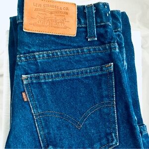 Vintage Levi’s 1970 Student Fit Maroon Tag